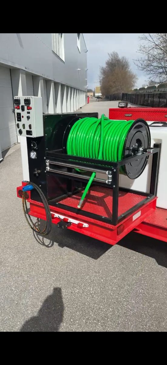 Hydro jetting reel